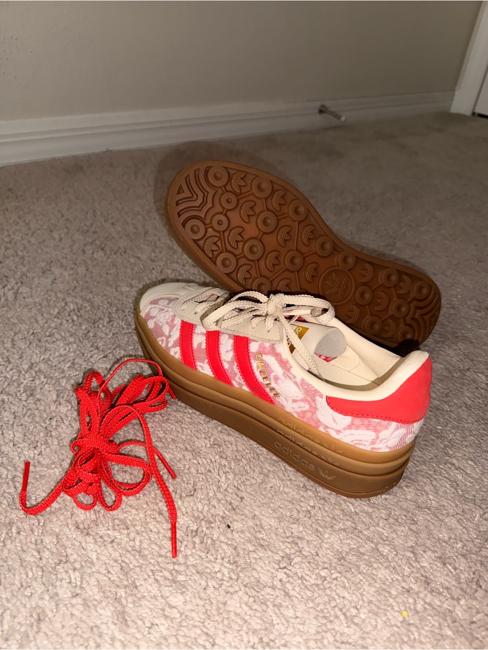 Adidas Cream & Red Patterned Low-Top Sneakers Liberty London Gazelle - Picture 8 of 9